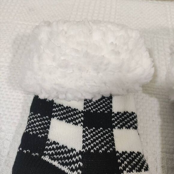 Winter Fleece Black White Plaid Non Skid Socks -I - Picture 4 of 6